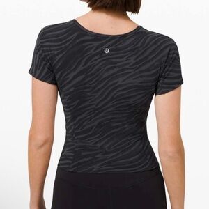 Lululemon Nulu Cropped Slim Yoga Short Sleeve
Le Tigre Camo Deep Coal Multi